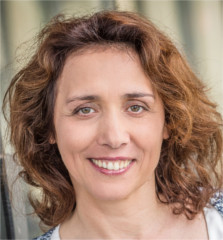 Anne Pake lächelt in die Kamera